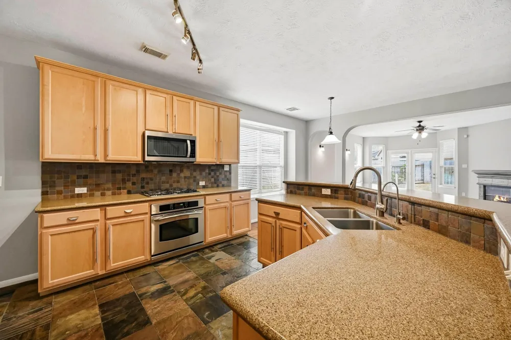 9202 Fernwillow Drive Spring, TX 77379