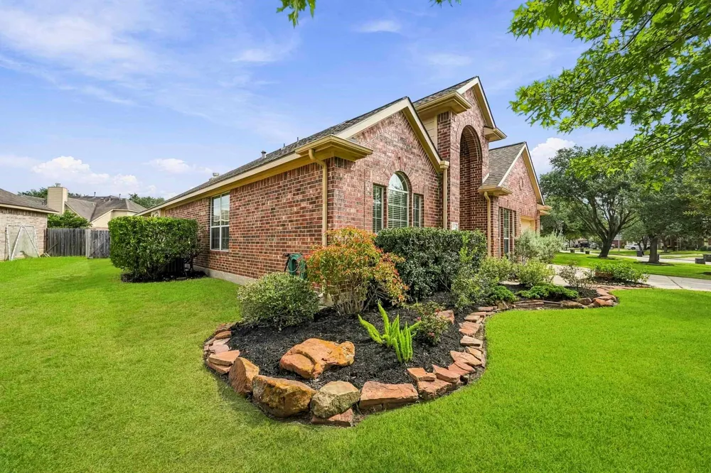 9202 Fernwillow Drive Spring, TX 77379