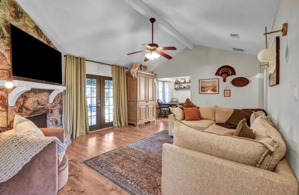 53 Blue Bell Court Lake Jackson, TX 77566