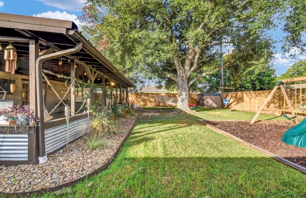 53 Blue Bell Court Lake Jackson, TX 77566