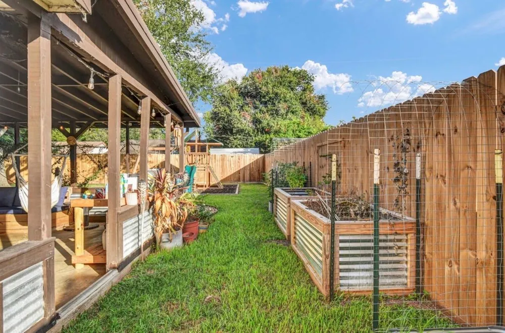 53 Blue Bell Court Lake Jackson, TX 77566