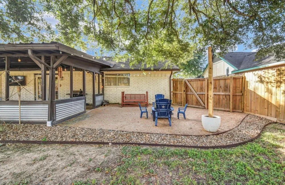 53 Blue Bell Court Lake Jackson, TX 77566
