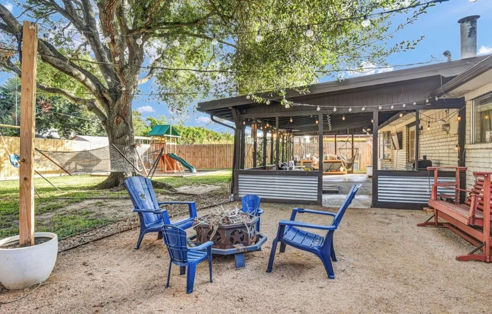 53 Blue Bell Court Lake Jackson, TX 77566