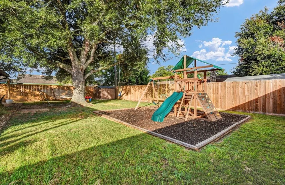 53 Blue Bell Court Lake Jackson, TX 77566