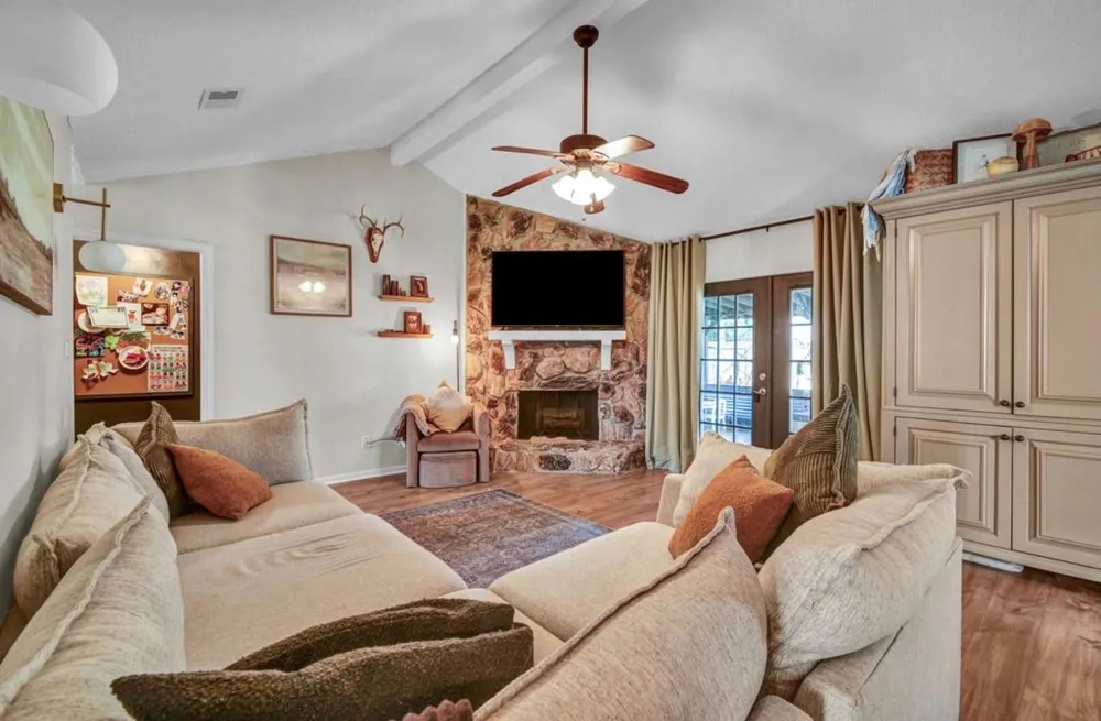 53 Blue Bell Court Lake Jackson, TX 77566