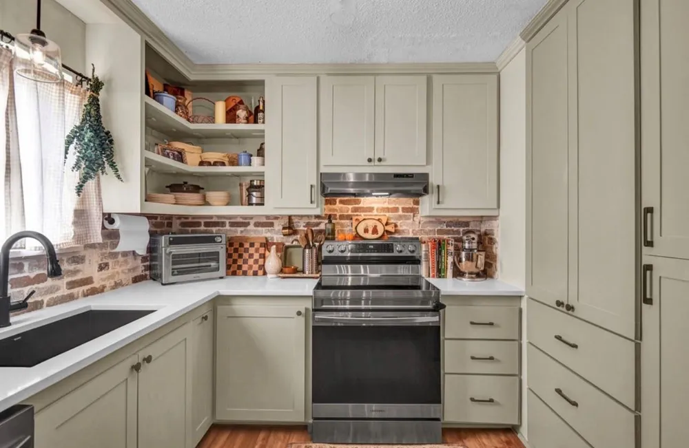 53 Blue Bell Court Lake Jackson, TX 77566