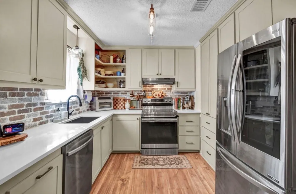 53 Blue Bell Court Lake Jackson, TX 77566