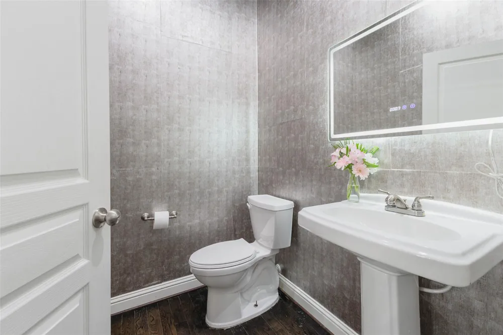 12 Versante Court Houston, TX 77070