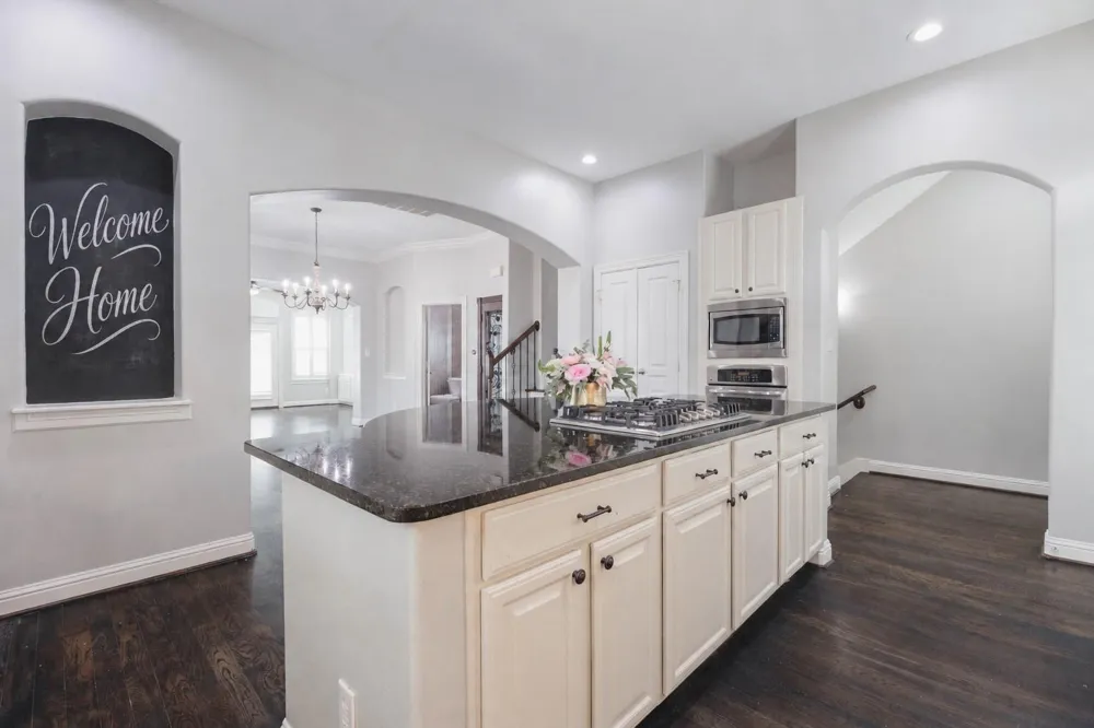 12 Versante Court Houston, TX 77070