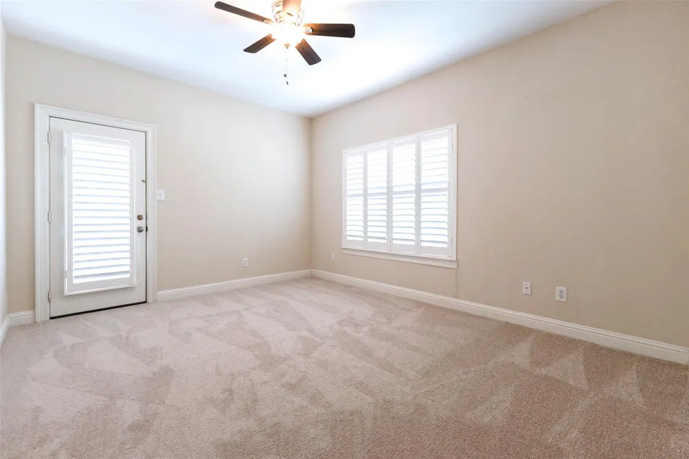 12 Versante Court Houston, TX 77070