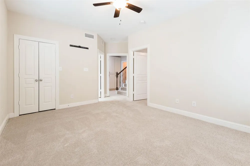 12 Versante Court Houston, TX 77070