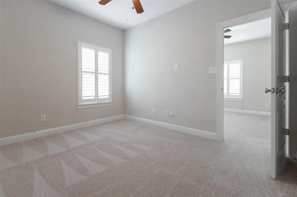 12 Versante Court Houston, TX 77070