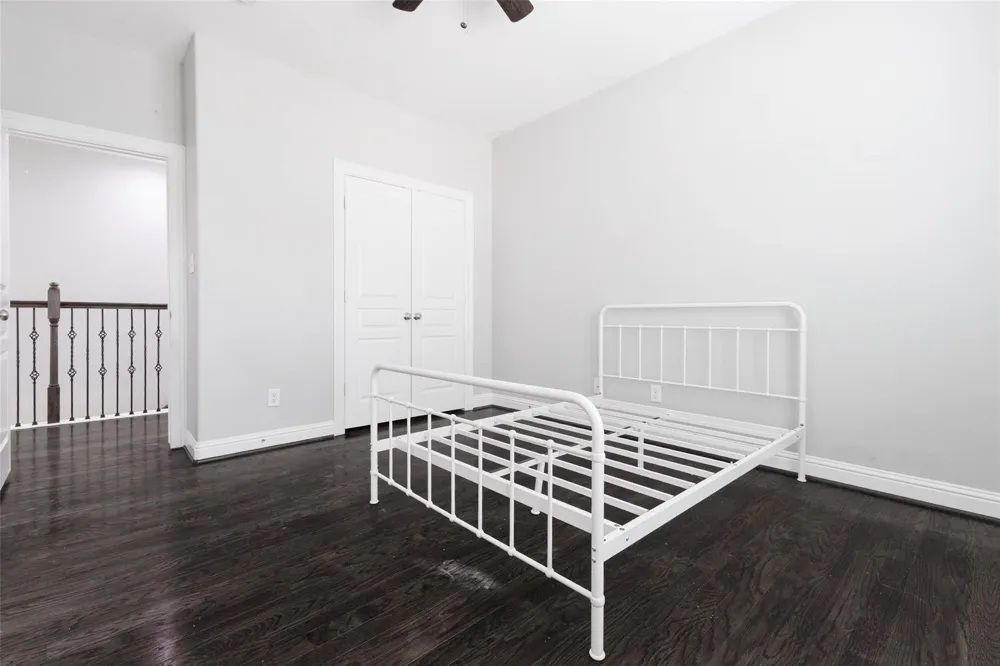 12 Versante Court Houston, TX 77070