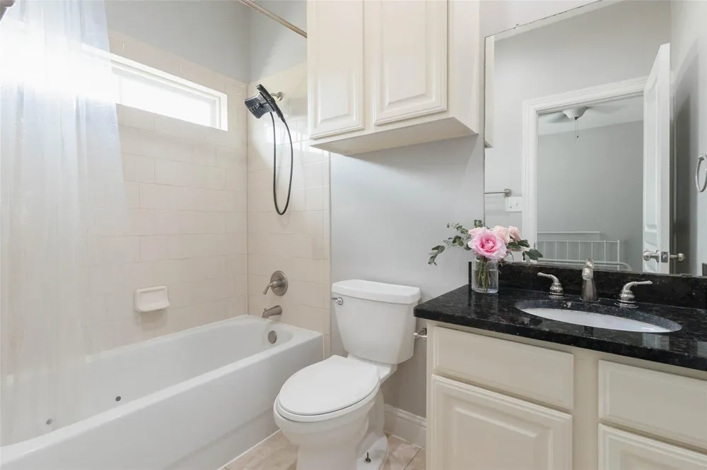 12 Versante Court Houston, TX 77070