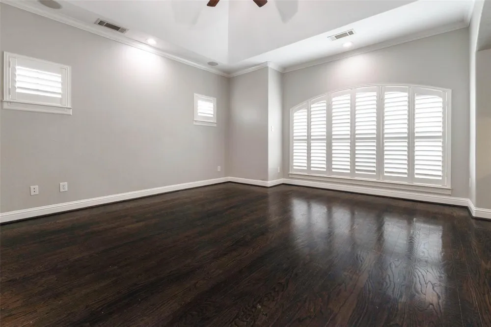 12 Versante Court Houston, TX 77070
