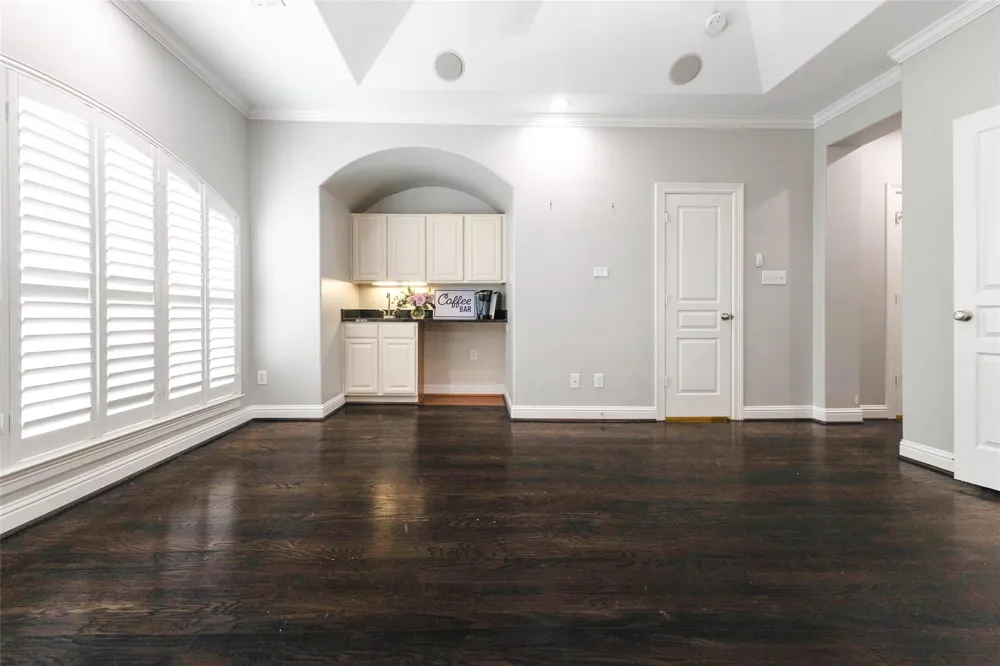 12 Versante Court Houston, TX 77070