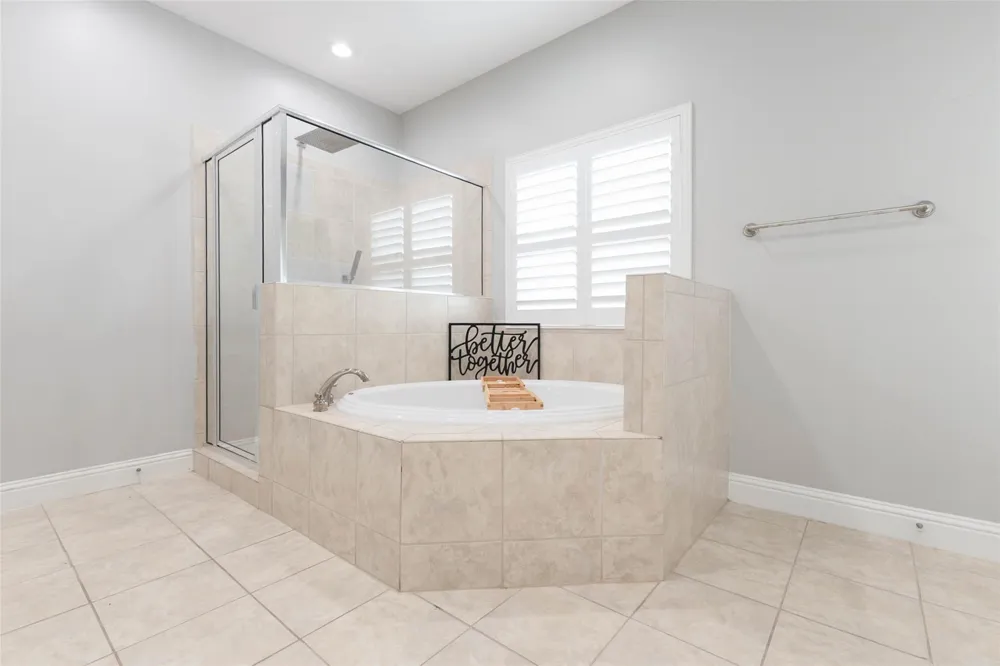 12 Versante Court Houston, TX 77070