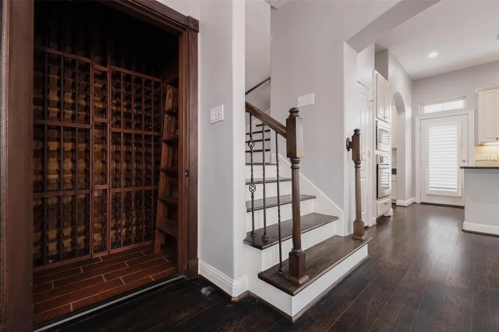 12 Versante Court Houston, TX 77070