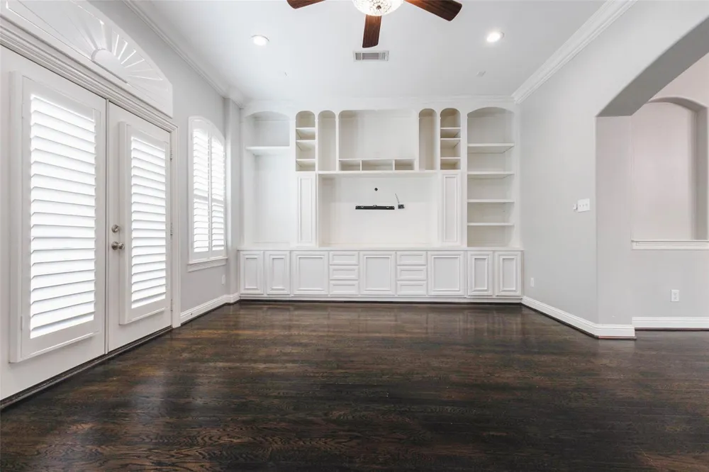 12 Versante Court Houston, TX 77070