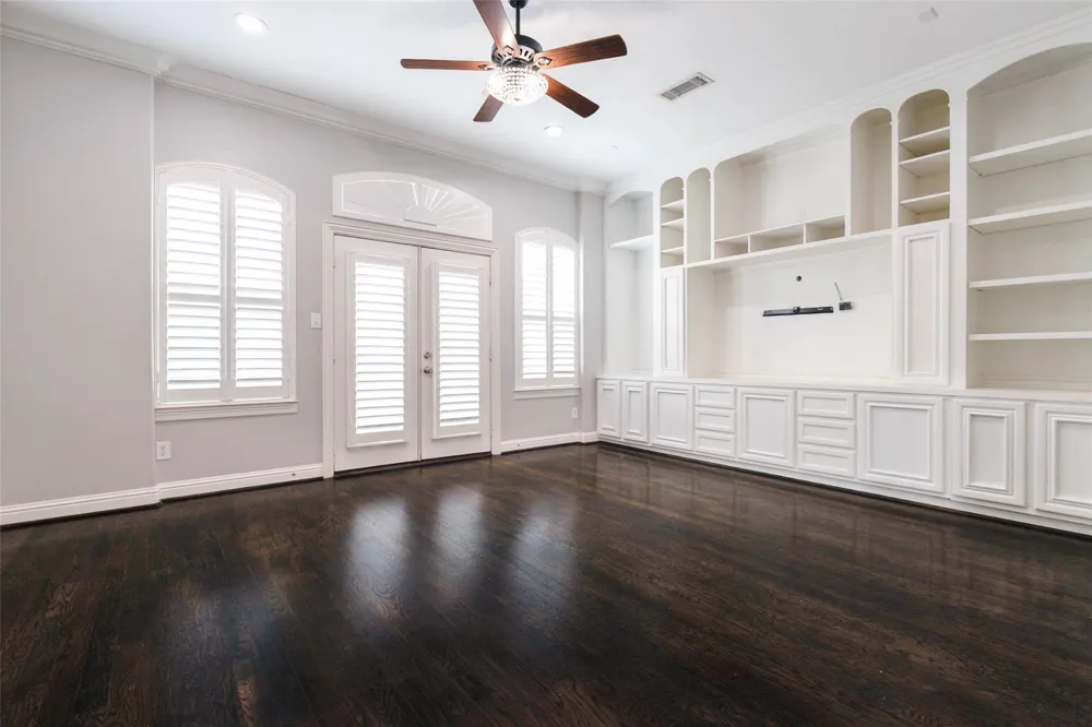 12 Versante Court Houston, TX 77070