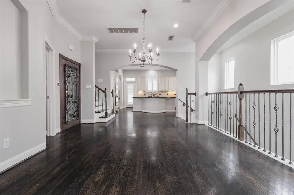 12 Versante Court Houston, TX 77070