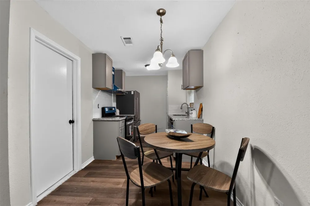 3318 Ripplebrook Drive Houston, TX 77045