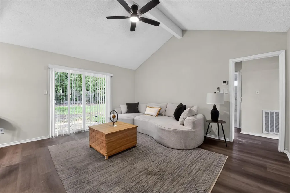 3318 Ripplebrook Drive Houston, TX 77045