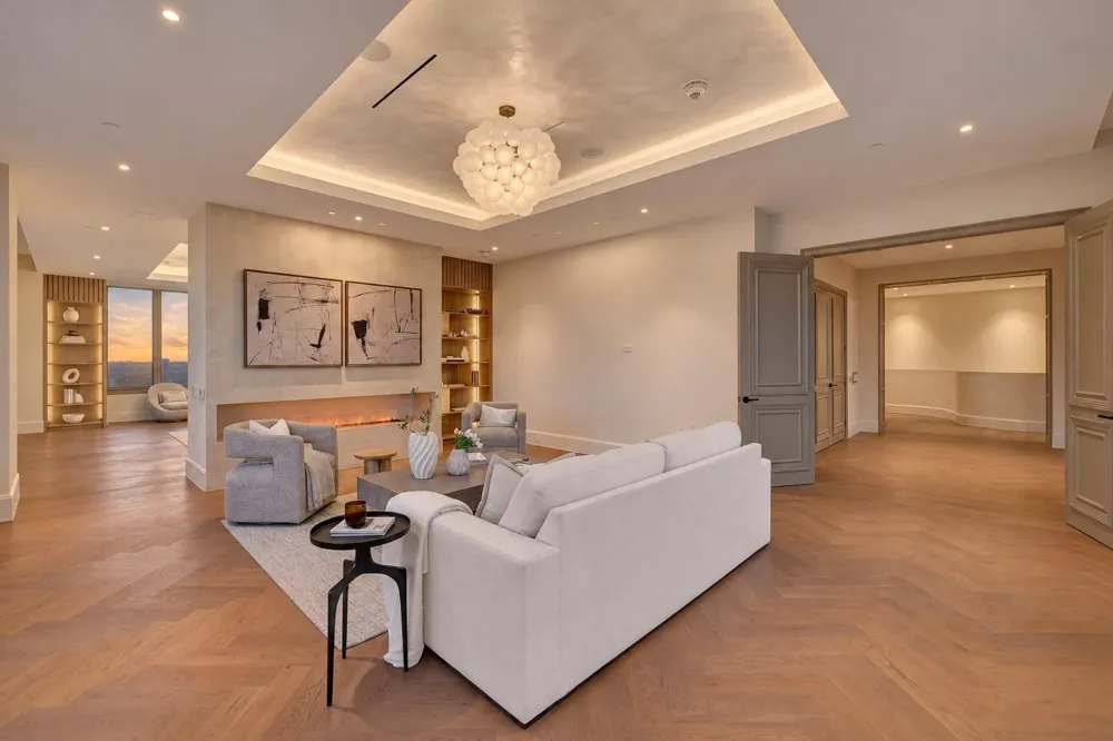 1275 S Post Oak Lane #2502 Houston, TX 77056