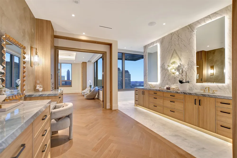 1275 S Post Oak Lane #2502 Houston, TX 77056