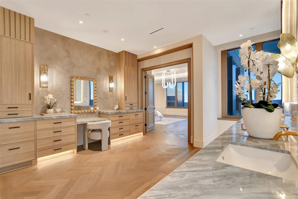 1275 S Post Oak Lane #2502 Houston, TX 77056