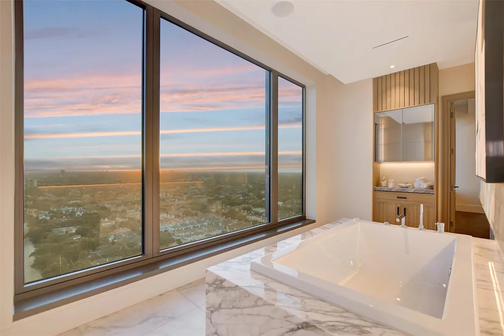 1275 S Post Oak Lane #2502 Houston, TX 77056