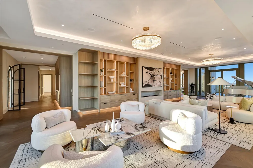 1275 S Post Oak Lane #2502 Houston, TX 77056