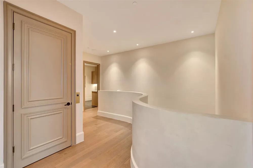 1275 S Post Oak Lane #2502 Houston, TX 77056
