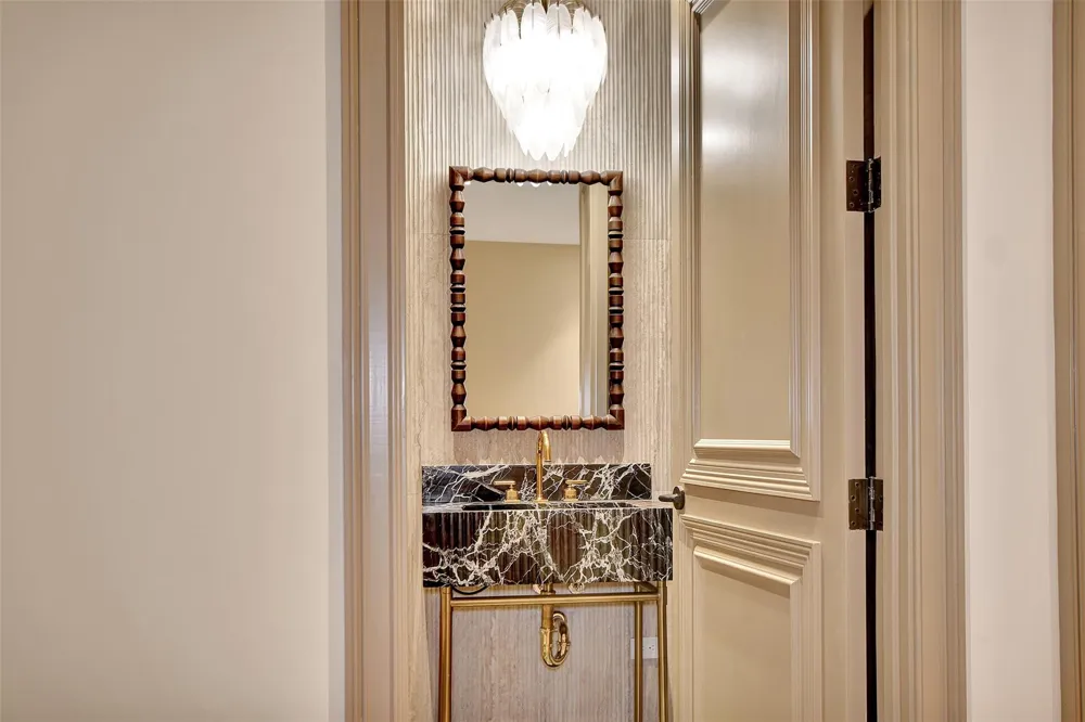 1275 S Post Oak Lane #2502 Houston, TX 77056