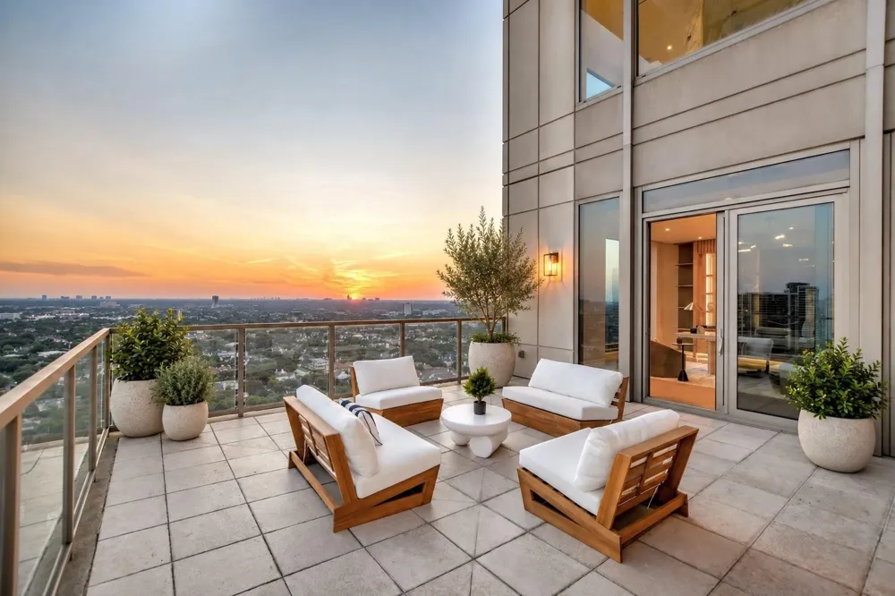 1275 S Post Oak Lane #2502 Houston, TX 77056