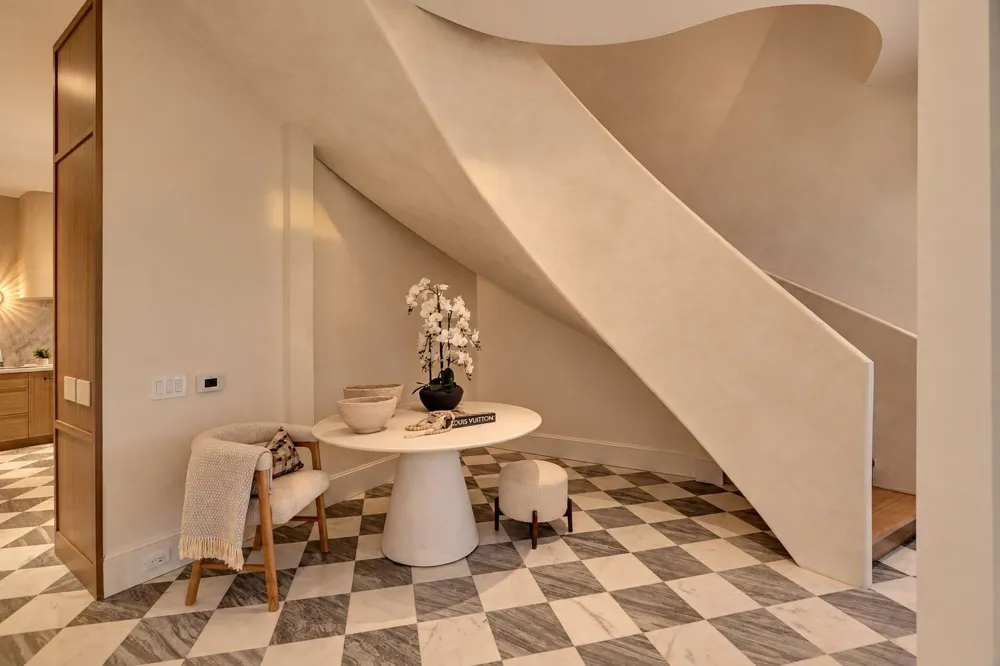 1275 S Post Oak Lane #2502 Houston, TX 77056