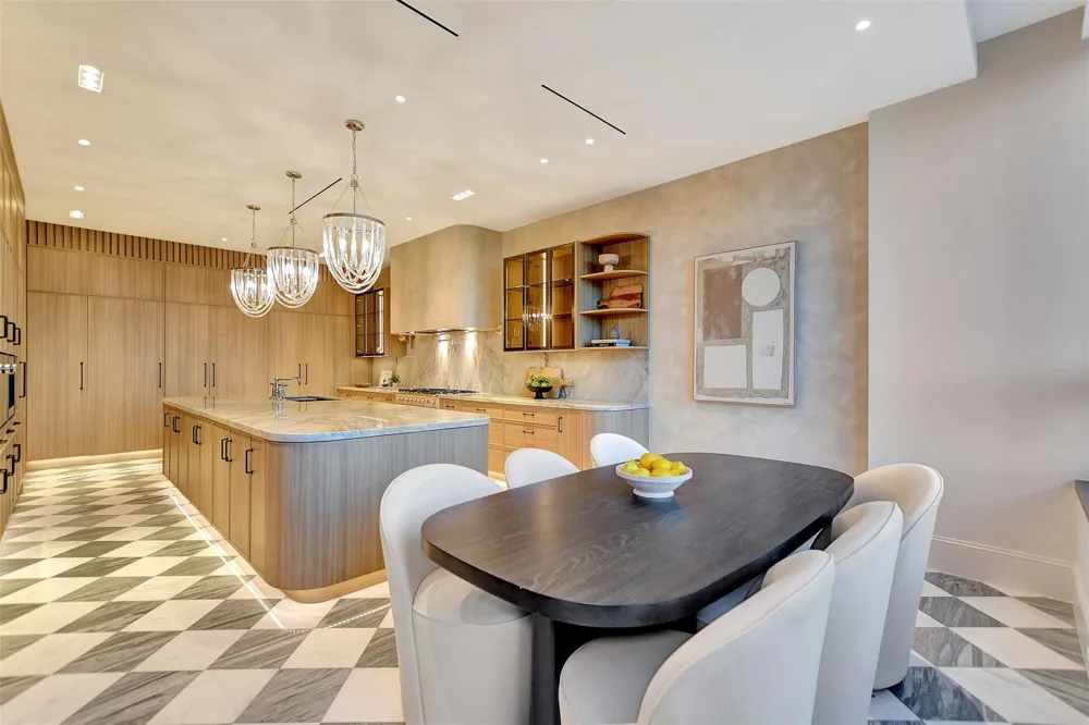 1275 S Post Oak Lane #2502 Houston, TX 77056