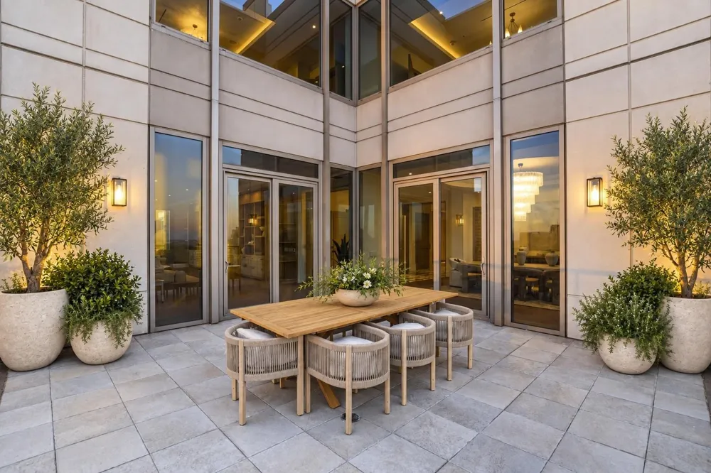 1275 S Post Oak Lane #2502 Houston, TX 77056