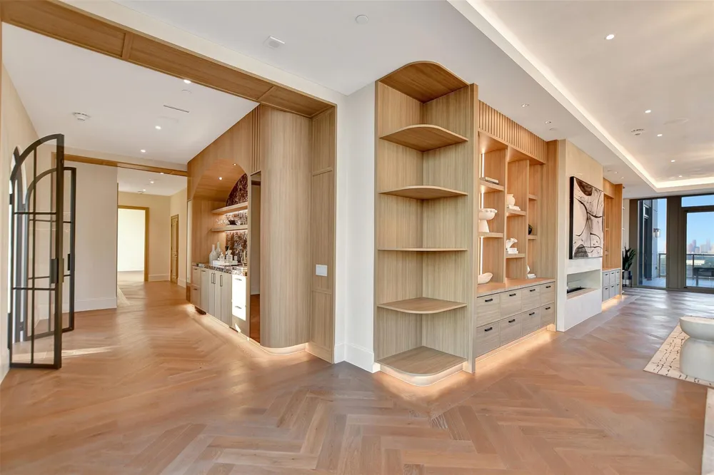 1275 S Post Oak Lane #2502 Houston, TX 77056
