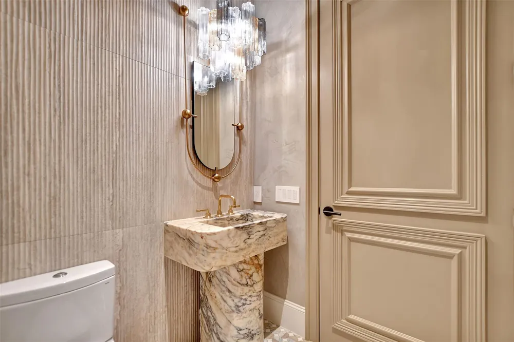 1275 S Post Oak Lane #2502 Houston, TX 77056
