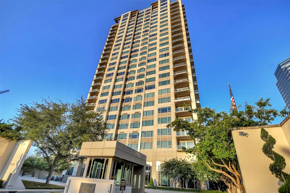 1275 S Post Oak Lane #2502 Houston, TX 77056