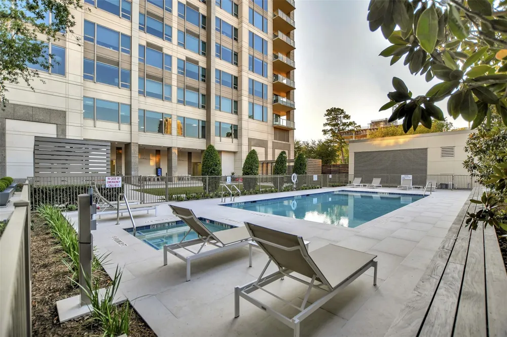 1275 S Post Oak Lane #2502 Houston, TX 77056