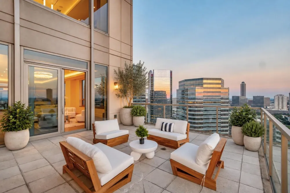 1275 S Post Oak Lane #2502 Houston, TX 77056