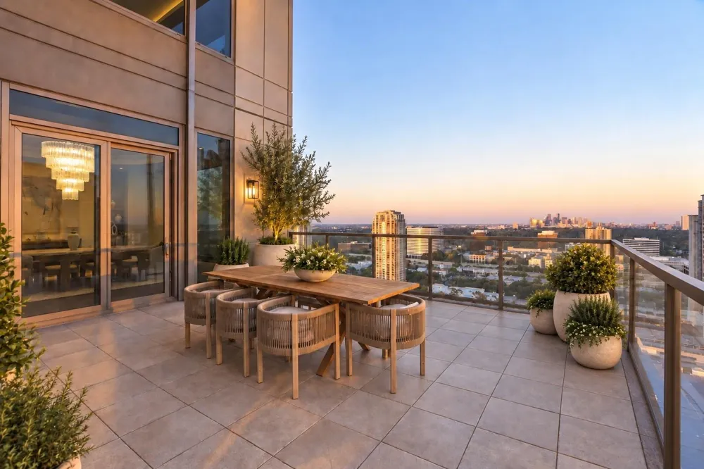 1275 S Post Oak Lane #2502 Houston, TX 77056