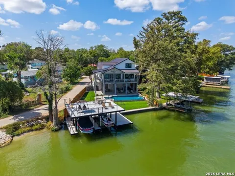 270 Isle of View Dr