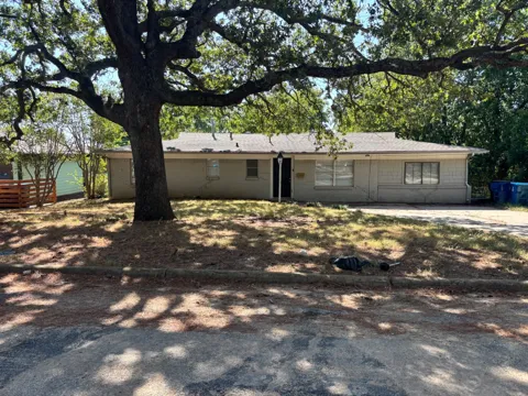 105 S Hickory Avenue