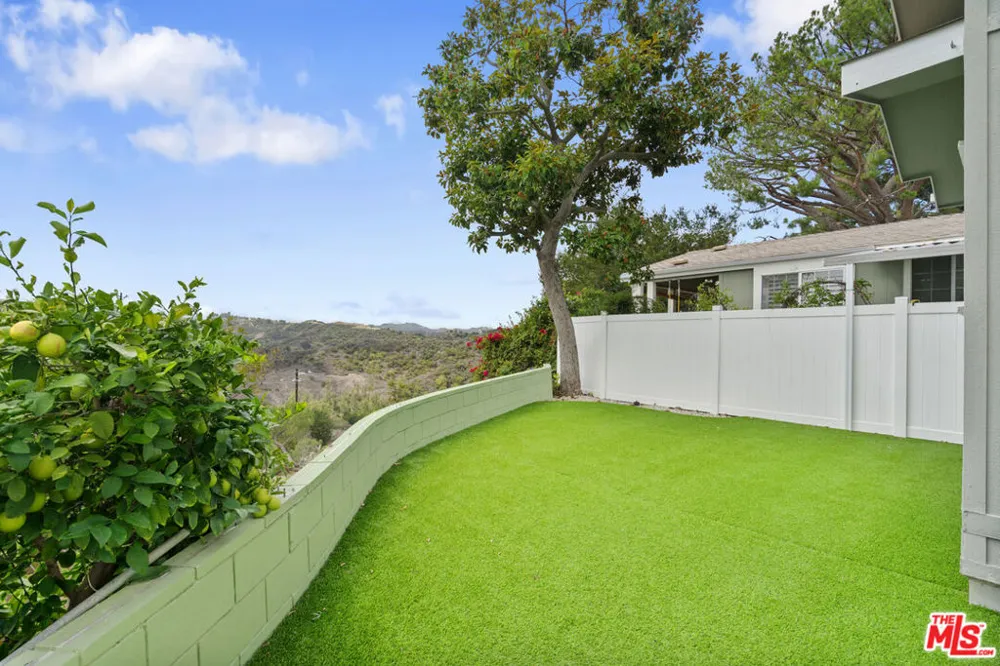 133 Pueblo Lane Topanga, CA 90290
