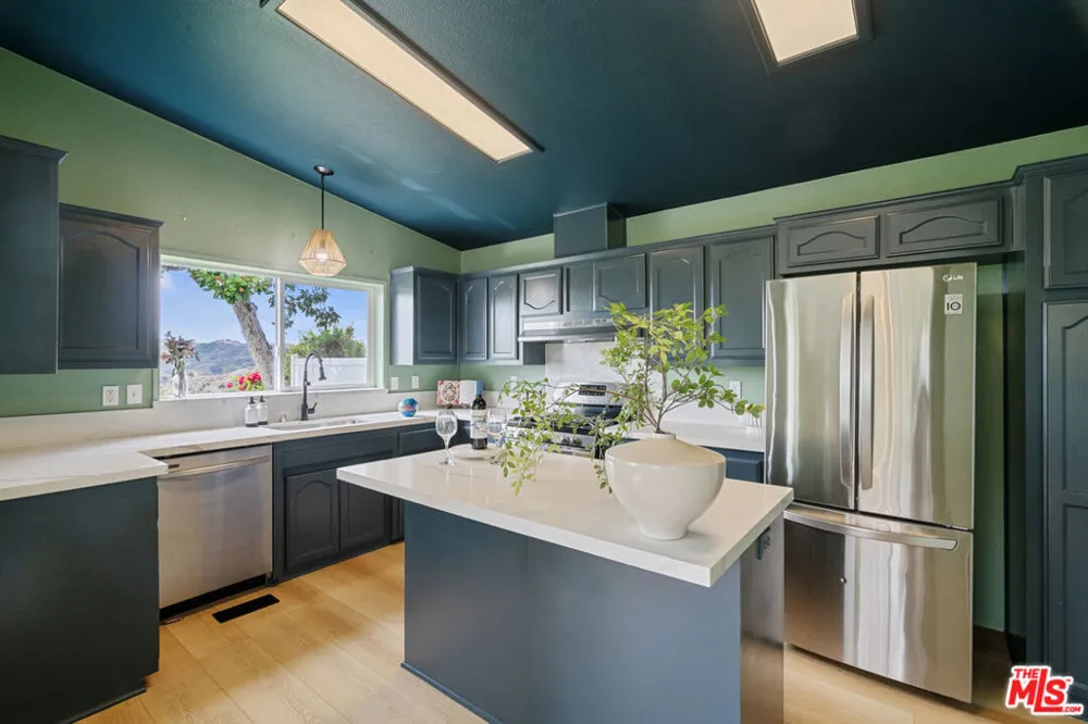 133 Pueblo Lane Topanga, CA 90290