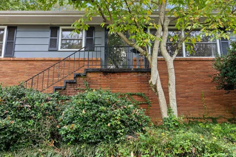2526 Avalon Cir