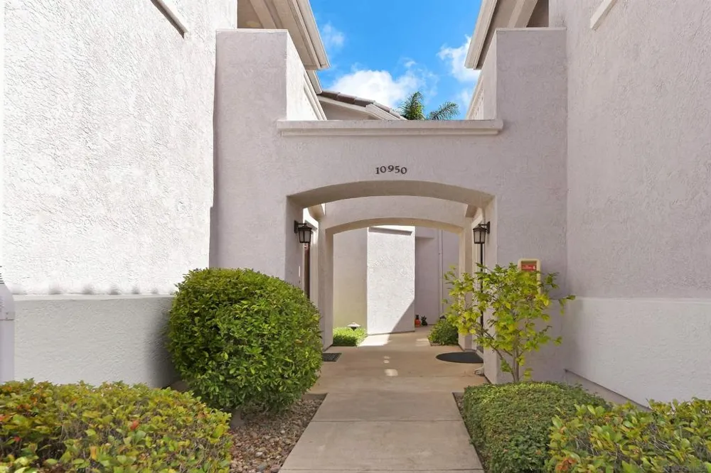 10950 Ivy Hill Dr #4 San Diego, CA 92131